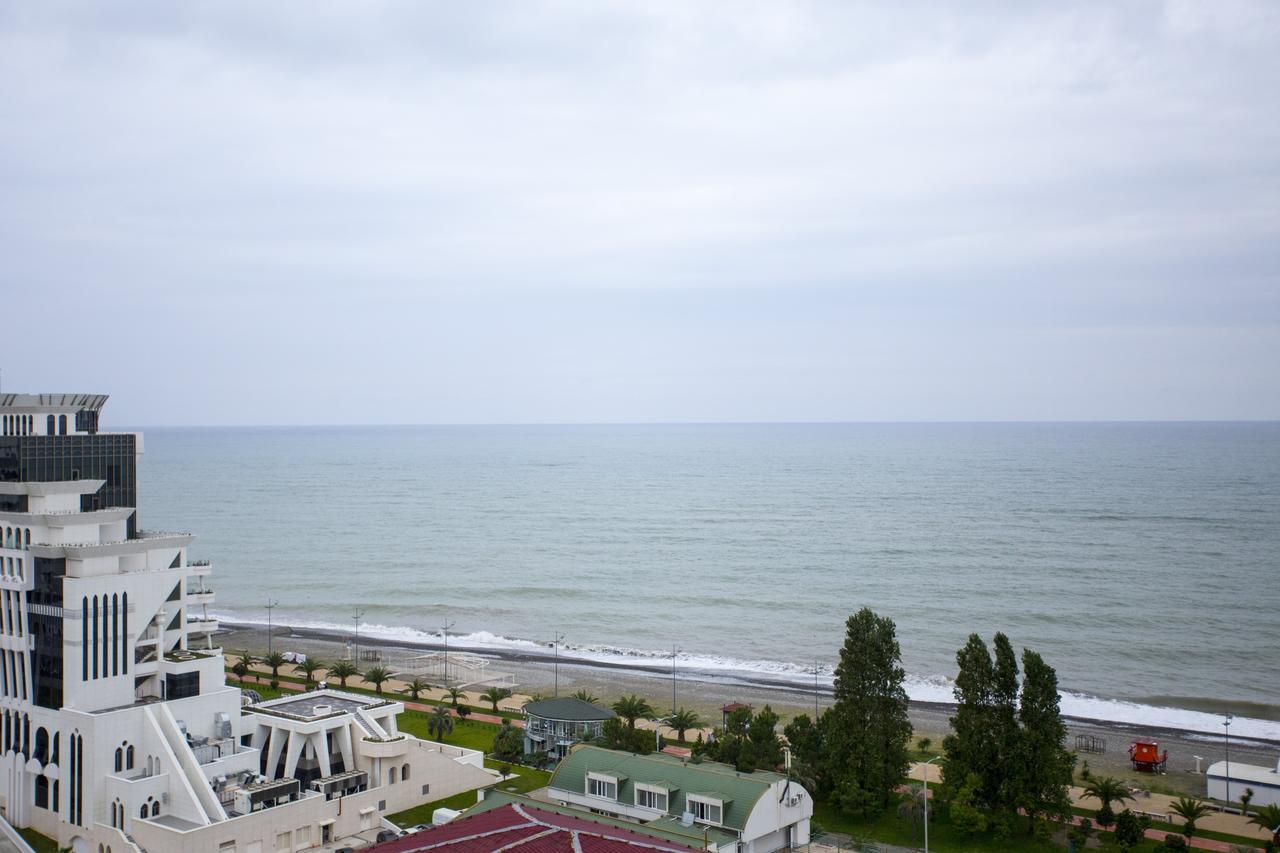 Apartment Natalia Sea Towers Batumi Bagian luar foto