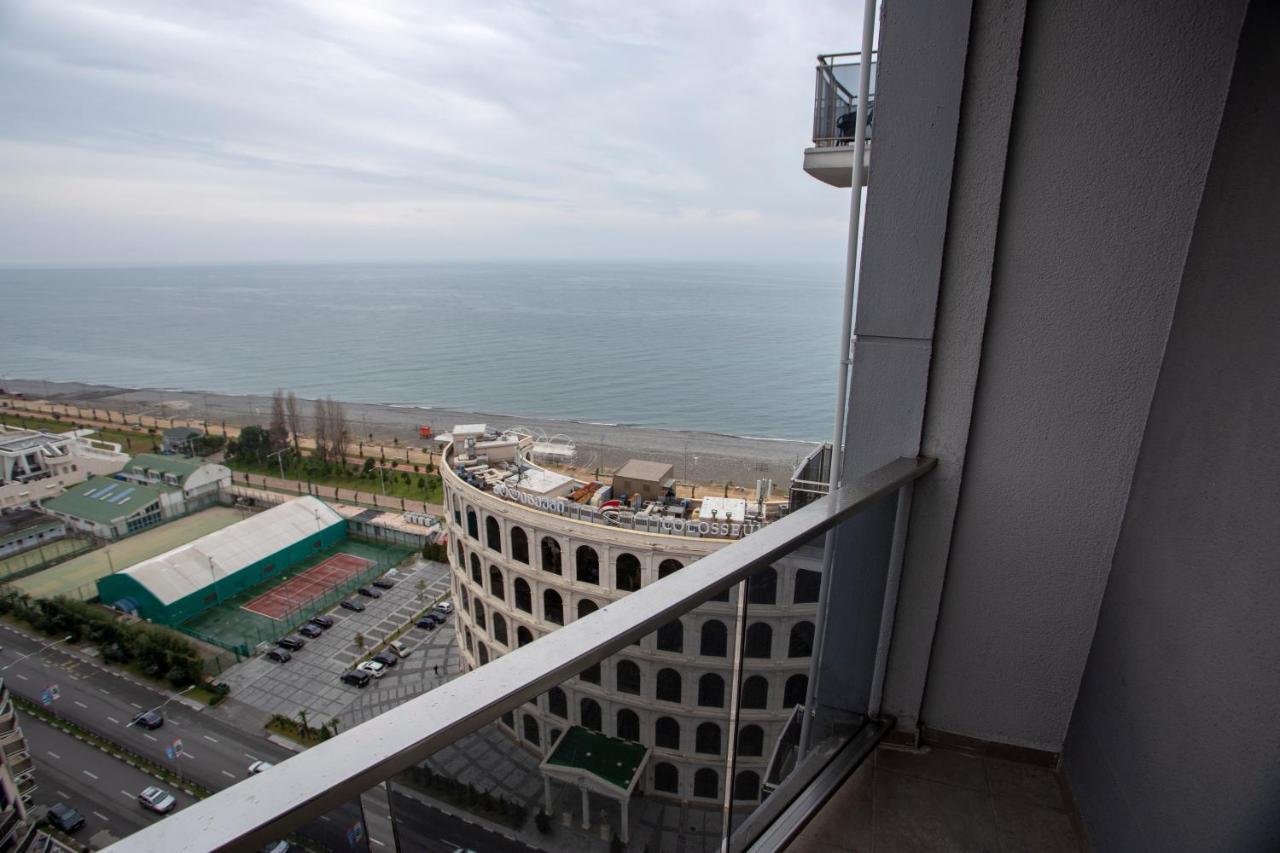 Apartment Natalia Sea Towers Batumi Bagian luar foto