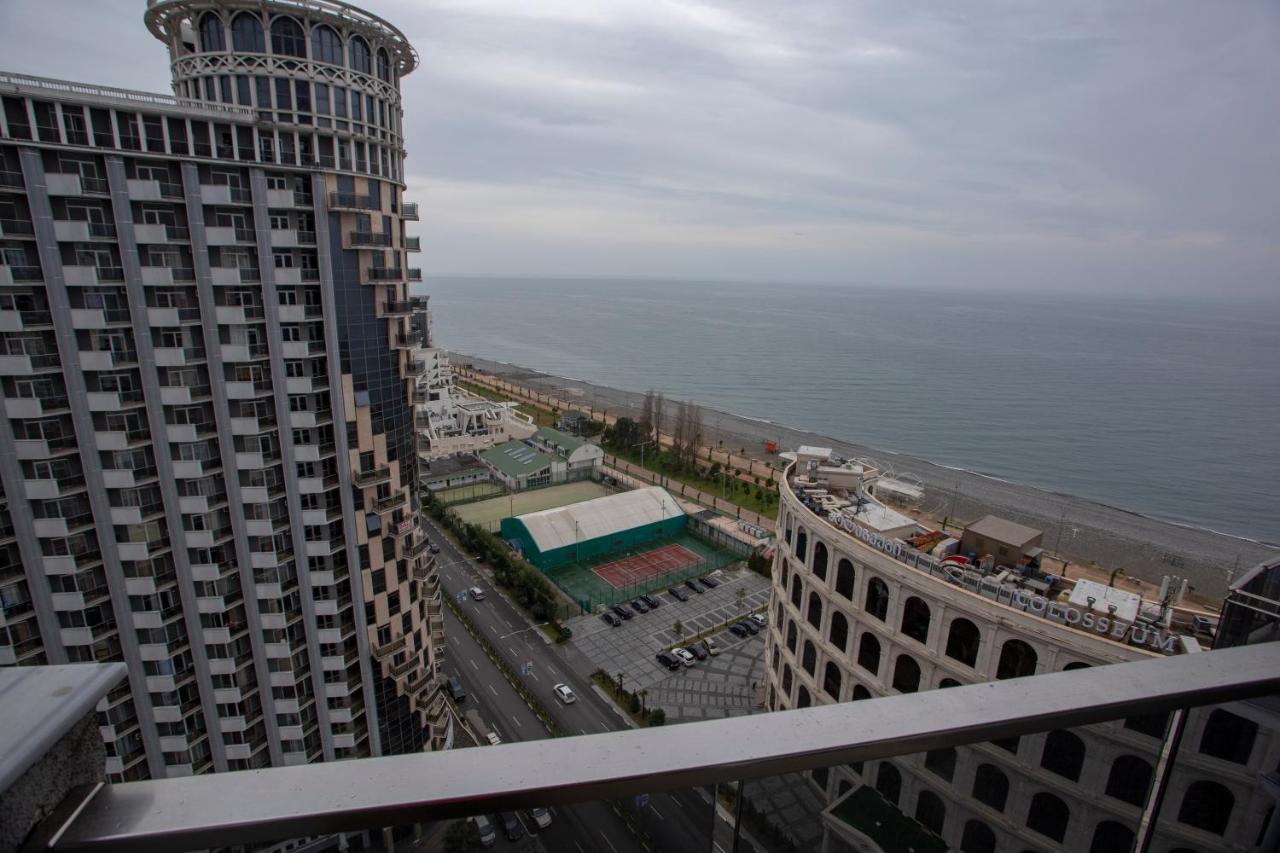 Apartment Natalia Sea Towers Batumi Bagian luar foto