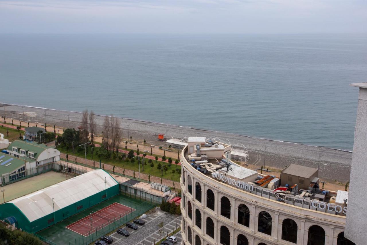 Apartment Natalia Sea Towers Batumi Bagian luar foto