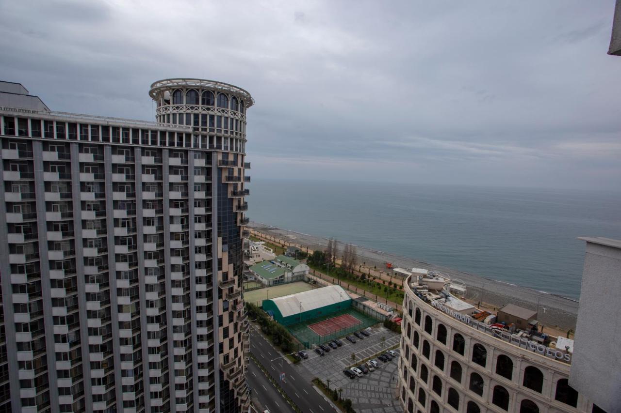 Apartment Natalia Sea Towers Batumi Bagian luar foto