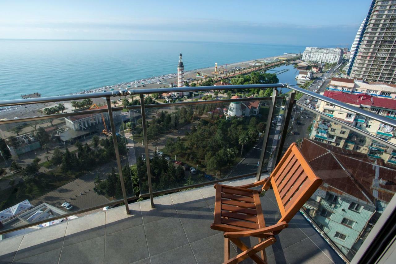 Apartment Natalia Sea Towers Batumi Bagian luar foto